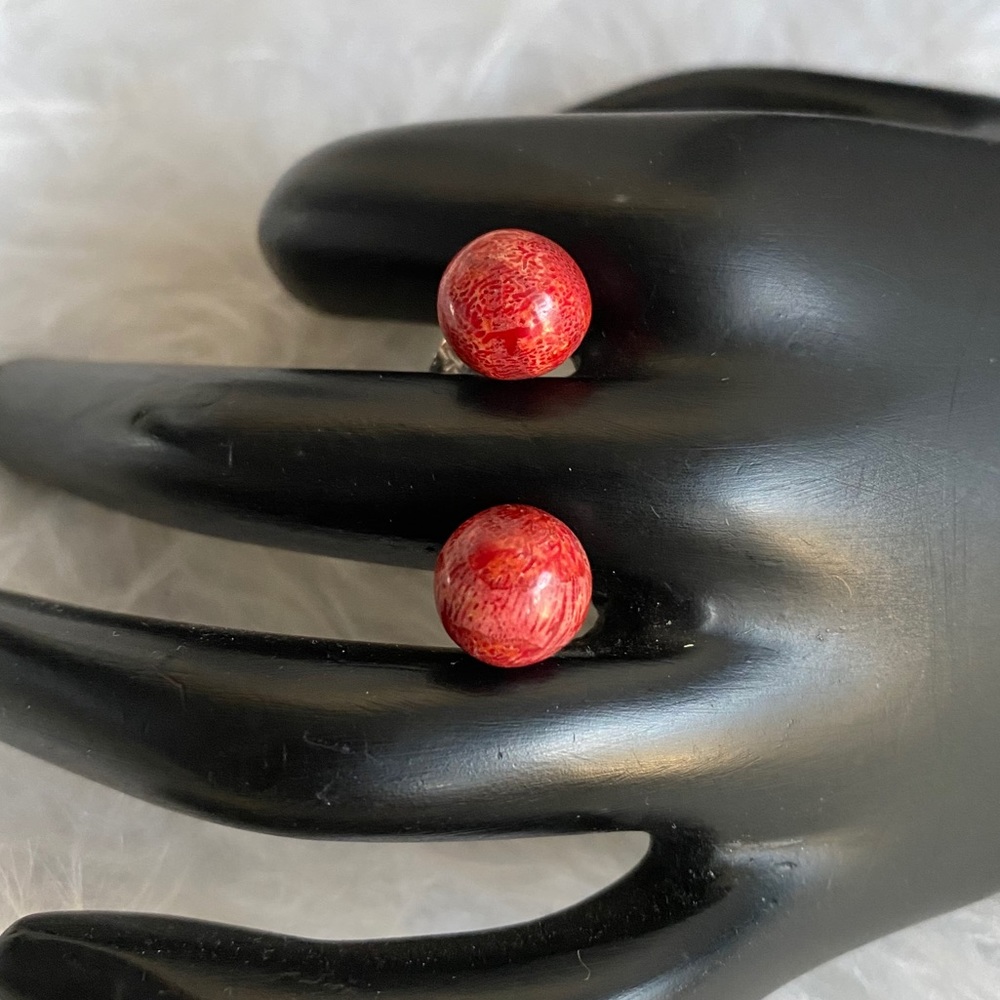Sterling Silver / 925 Ball Coral earrings